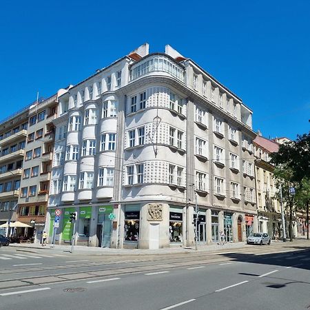 Oasis Apartments At Charles Square Прага Екстериор снимка