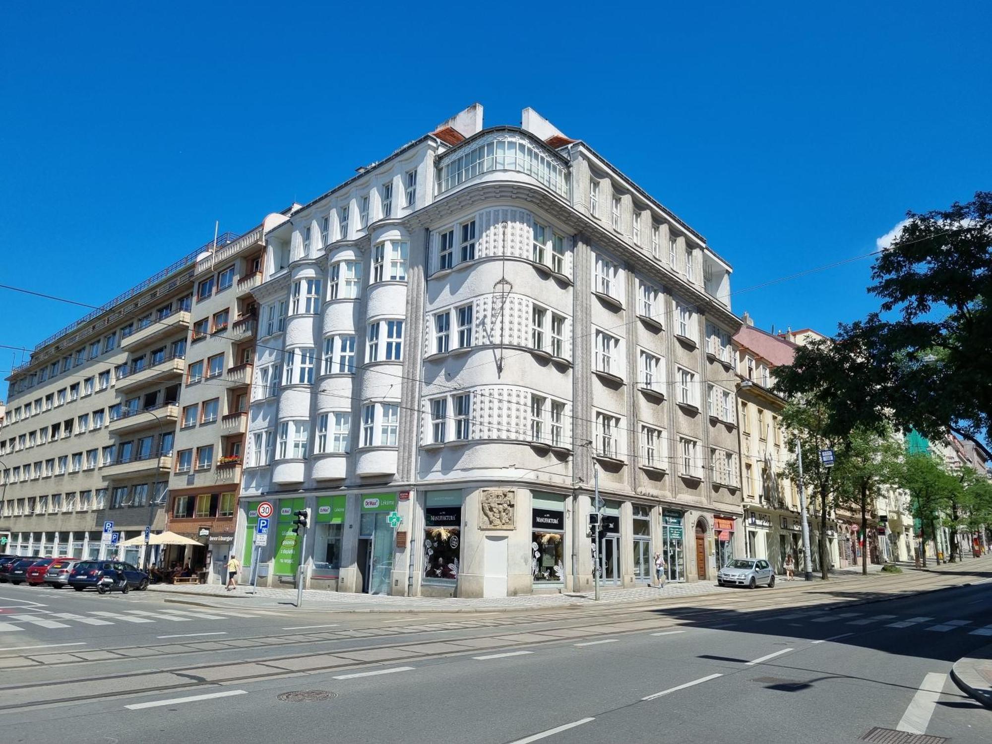Oasis Apartments At Charles Square Прага Екстериор снимка