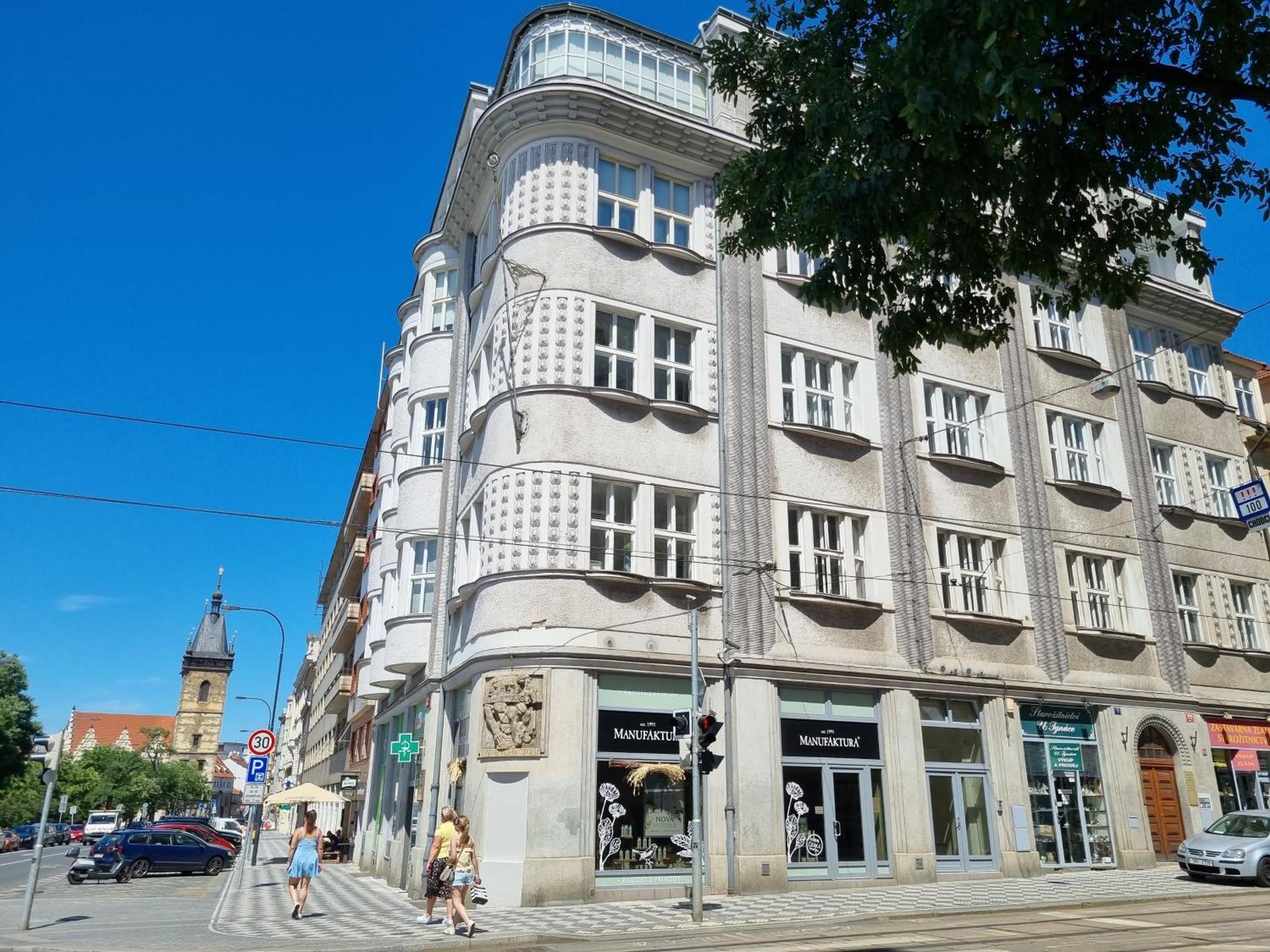Oasis Apartments At Charles Square Прага Екстериор снимка