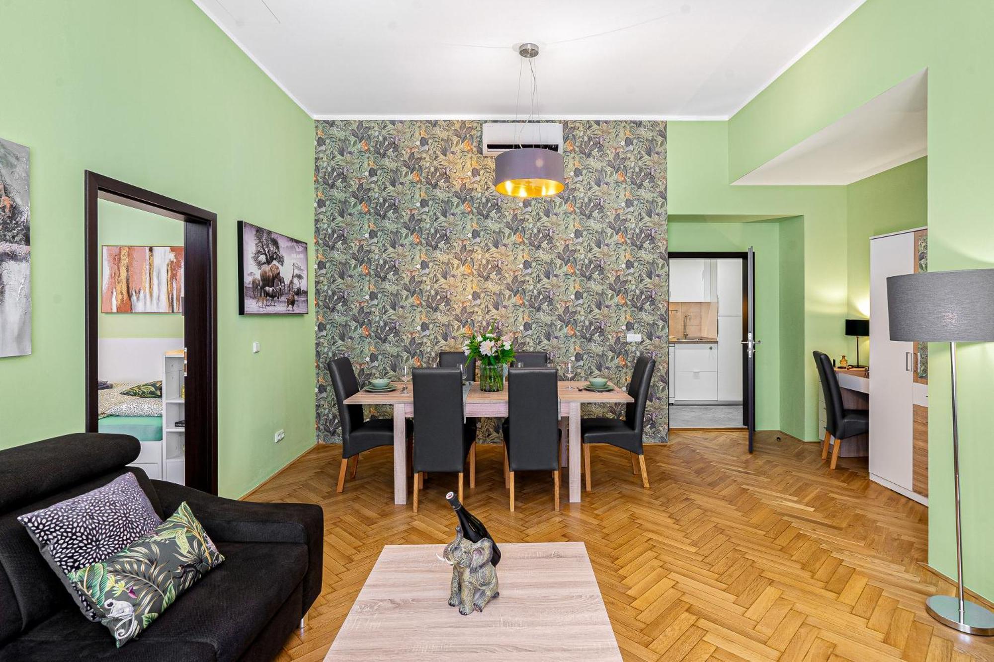 Oasis Apartments At Charles Square Прага Екстериор снимка
