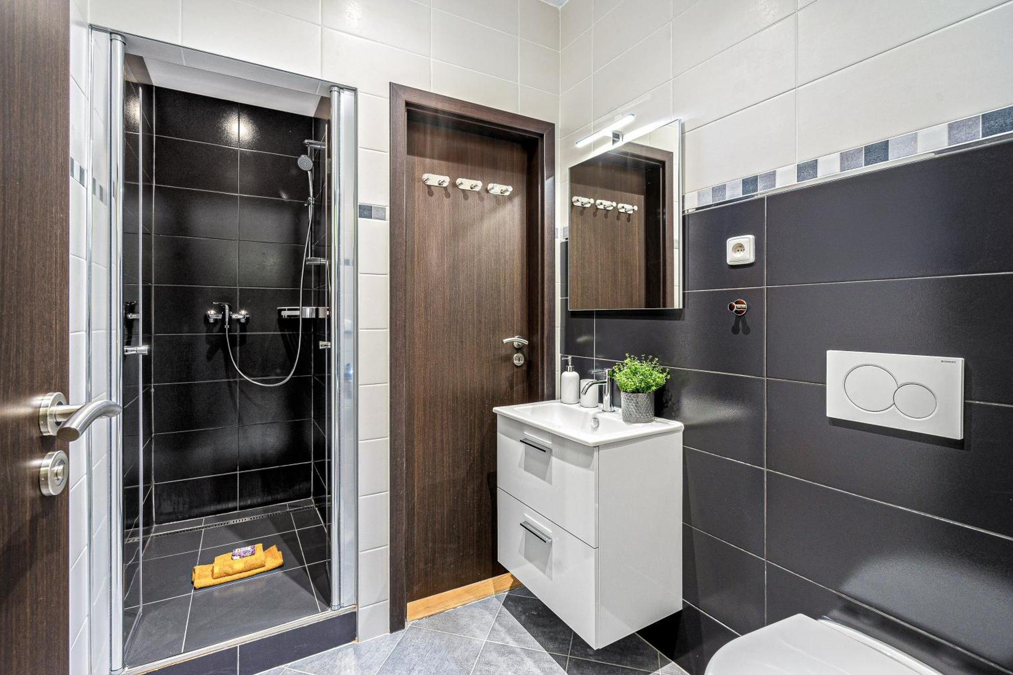 Oasis Apartments At Charles Square Прага Екстериор снимка