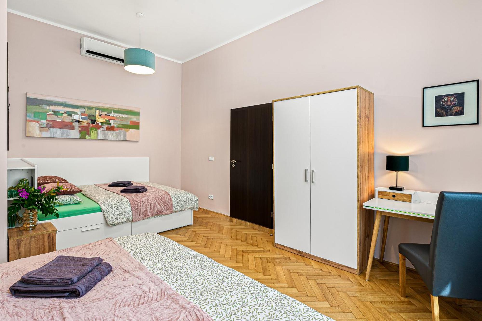 Oasis Apartments At Charles Square Прага Екстериор снимка