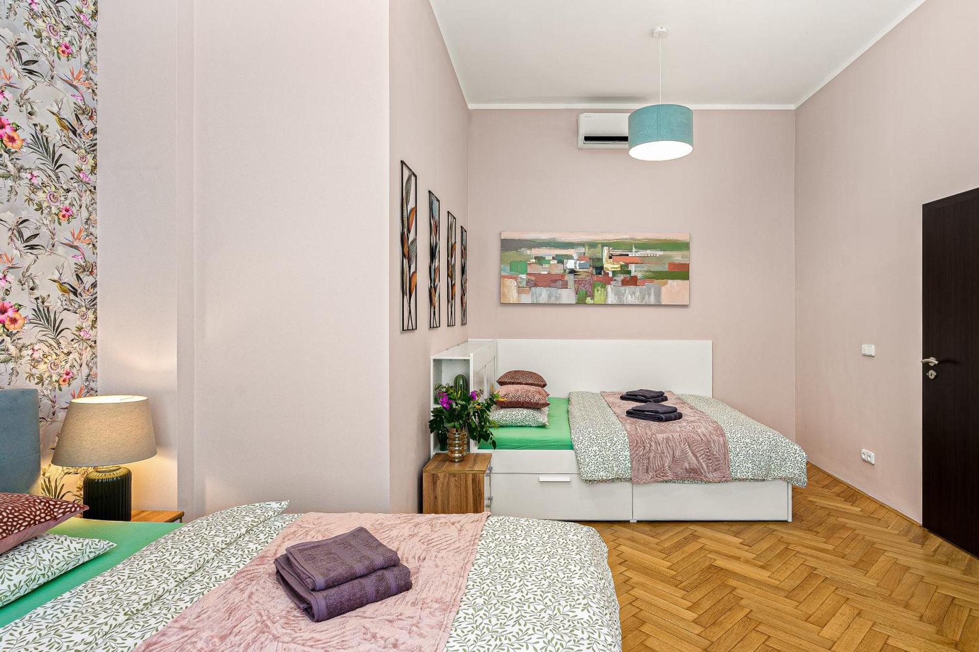 Oasis Apartments At Charles Square Прага Екстериор снимка