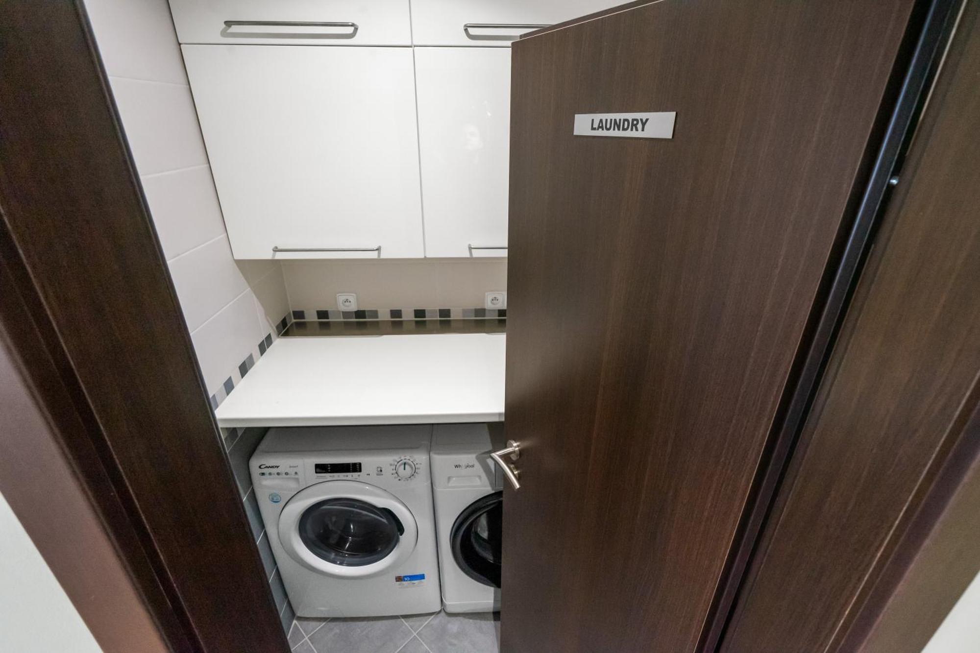 Oasis Apartments At Charles Square Прага Екстериор снимка