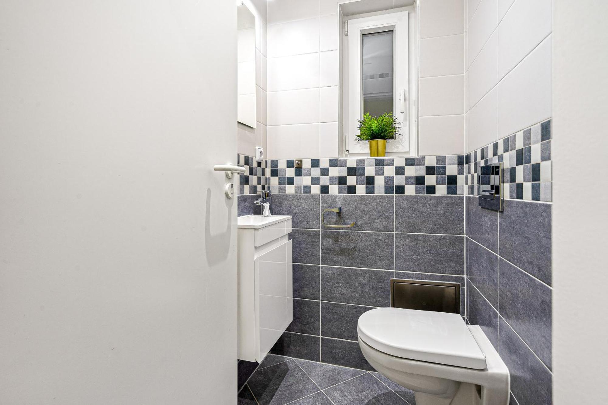 Oasis Apartments At Charles Square Прага Екстериор снимка